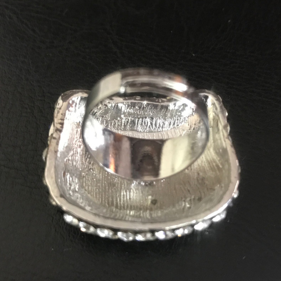 X LARGE PURPLE BOW HELLO KITTY CRYSTAL RING - Picture 2 of 2